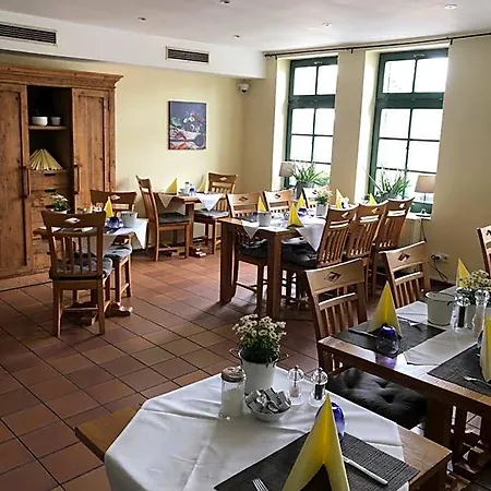 Rahserhof 2*